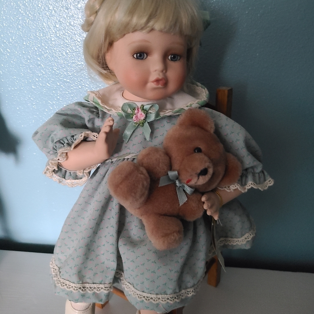 Vintage Alberon Porcelain doll. "HELEN". Handpainted.